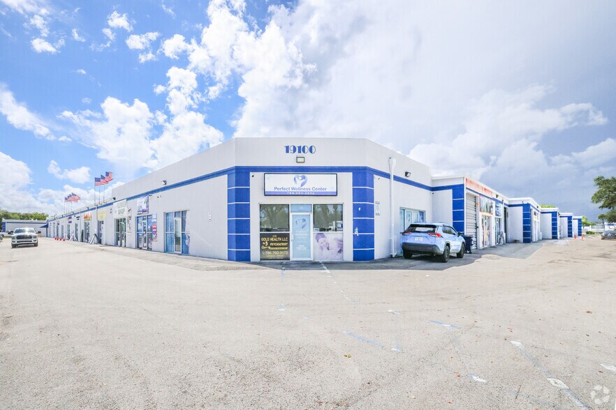 19100 SW 106th Ave, Miami, FL for sale - Primary Photo - Image 1 of 1