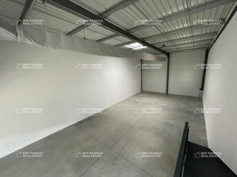 Light Industrial in Toulouse to rent - Interior Photo - Image 2 of 19