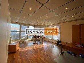 Light Industrial in Ivry-sur-Seine to rent Interior Photo- Image 2 of 3