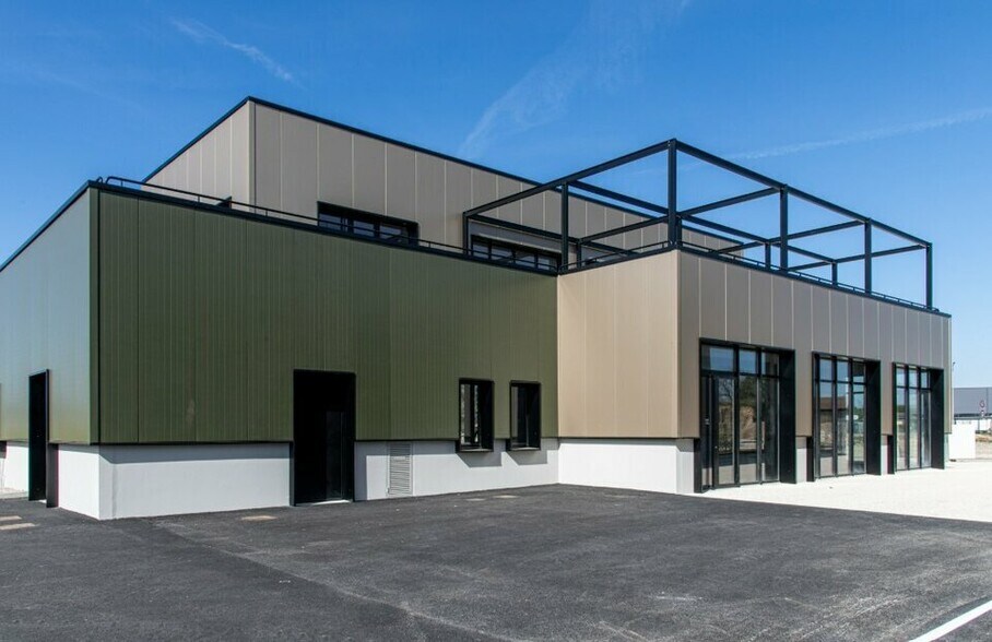 2 Route D'Heyrieux, Toussieu for sale - Building Photo - Image 2 of 7