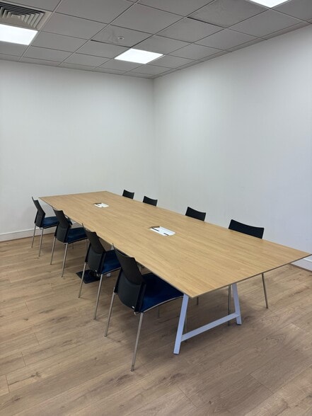 5-6 Cranwood St, London to rent - Interior Photo - Image 3 of 7