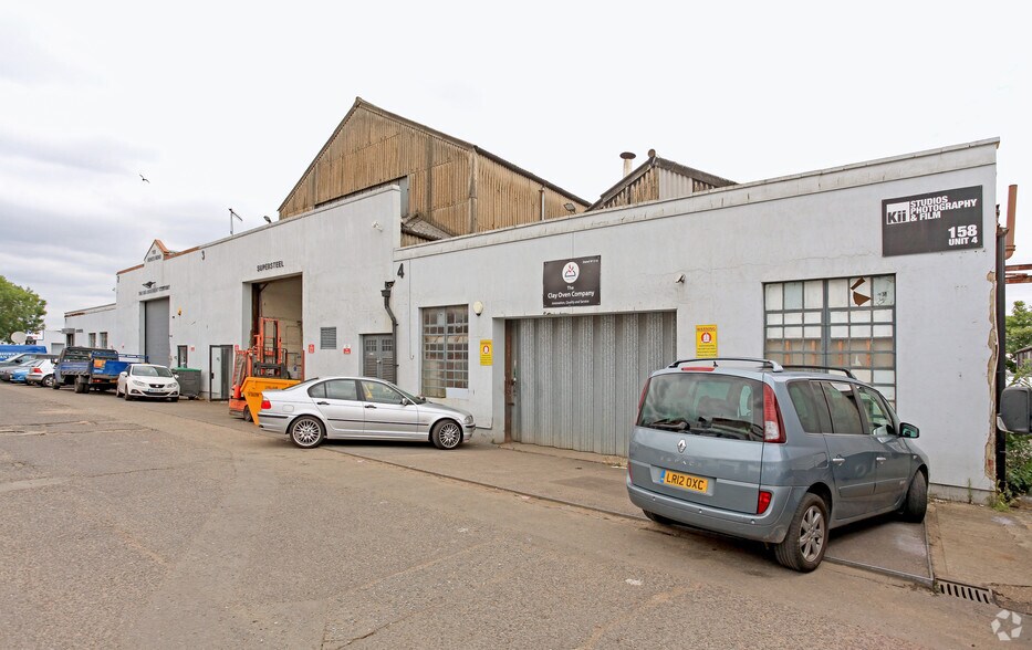 158 Dukes Rd, London to rent - Building Photo - Image 3 of 9