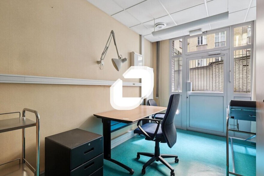 Office in Paris for sale - Interior Photo - Image 2 of 13