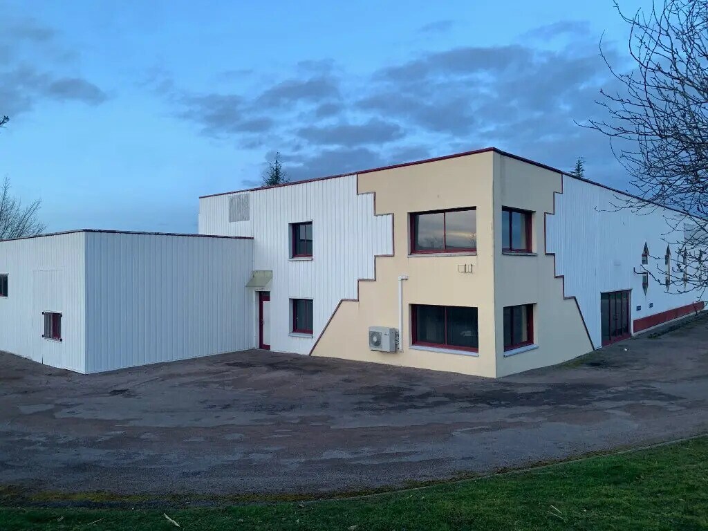 Location Local d'activités 1 800 m² - Photo 1