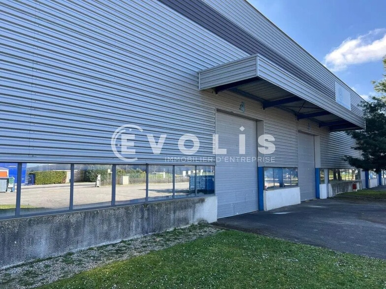 42 Rue De L'Avenir, Genas to rent - Building Photo - Image 3 of 9