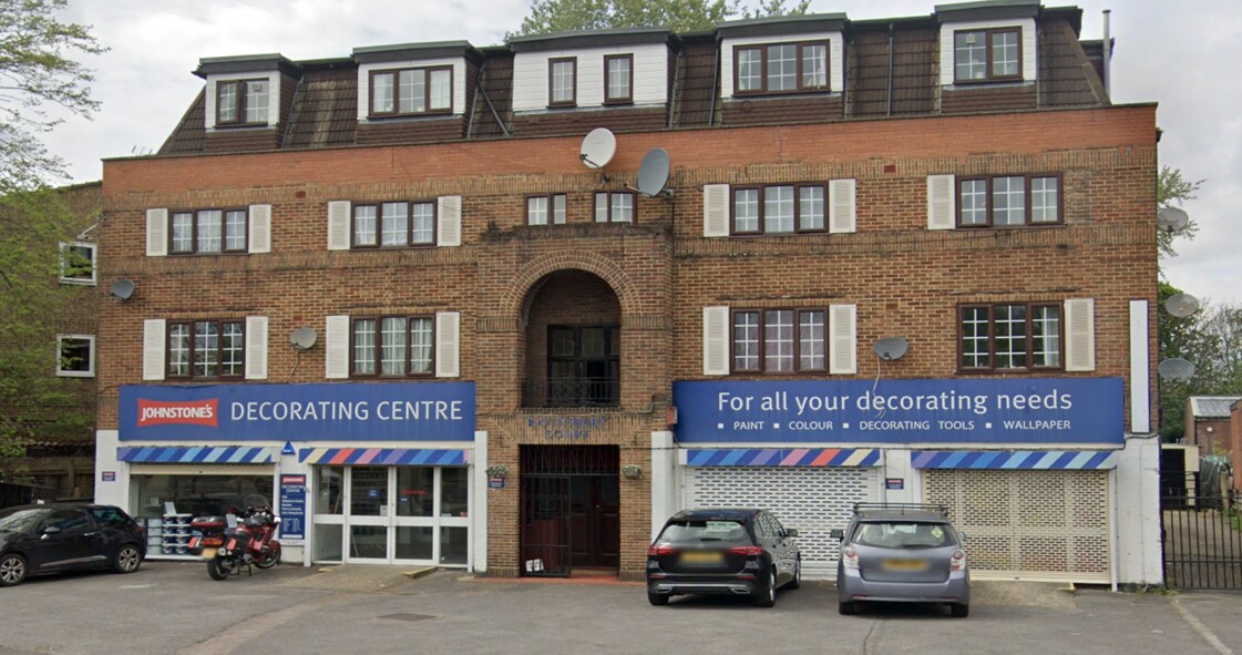 Bishopsford Rd, Morden to rent Building Photo- Image 1 of 2