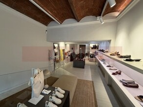 Retail in Barcelona, Barcelona to rent Interior Photo- Image 2 of 4