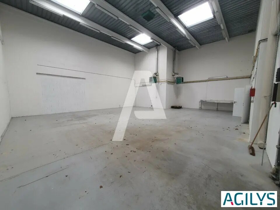 Light Industrial in Champs-sur-Marne to rent Interior Photo- Image 1 of 11