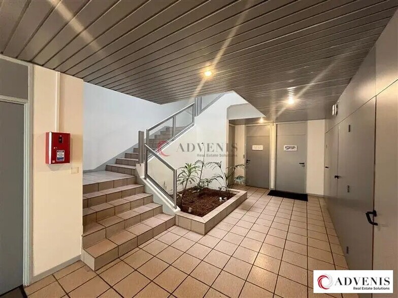 Office in Bruges to rent - Lobby - Image 2 of 9