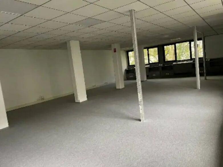 Office in Villeurbanne for sale - Interior Photo - Image 3 of 7