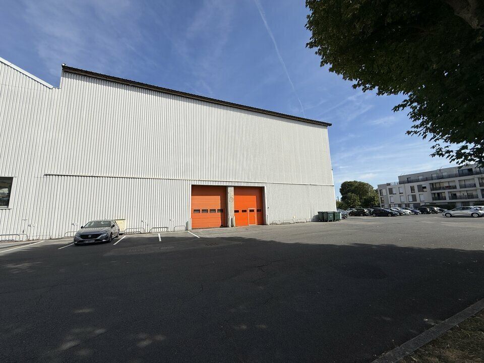 Industrial in Persan to rent Building Photo- Image 1 of 10
