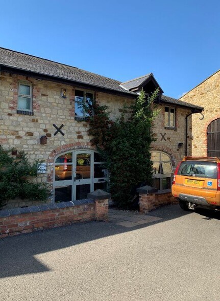 Stoke Rd, Blisworth for sale - Primary Photo - Image 1 of 1