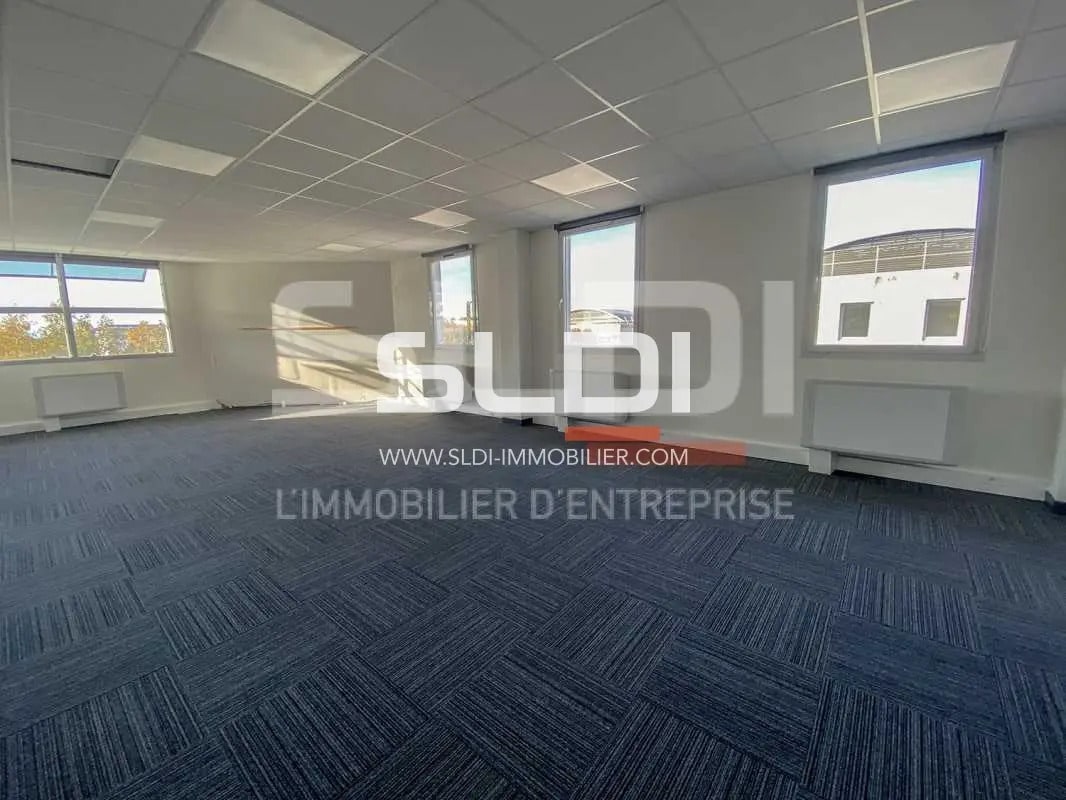 10-12 Allée Irène Joliot Curie, Saint-Priest to rent Interior Photo- Image 1 of 4