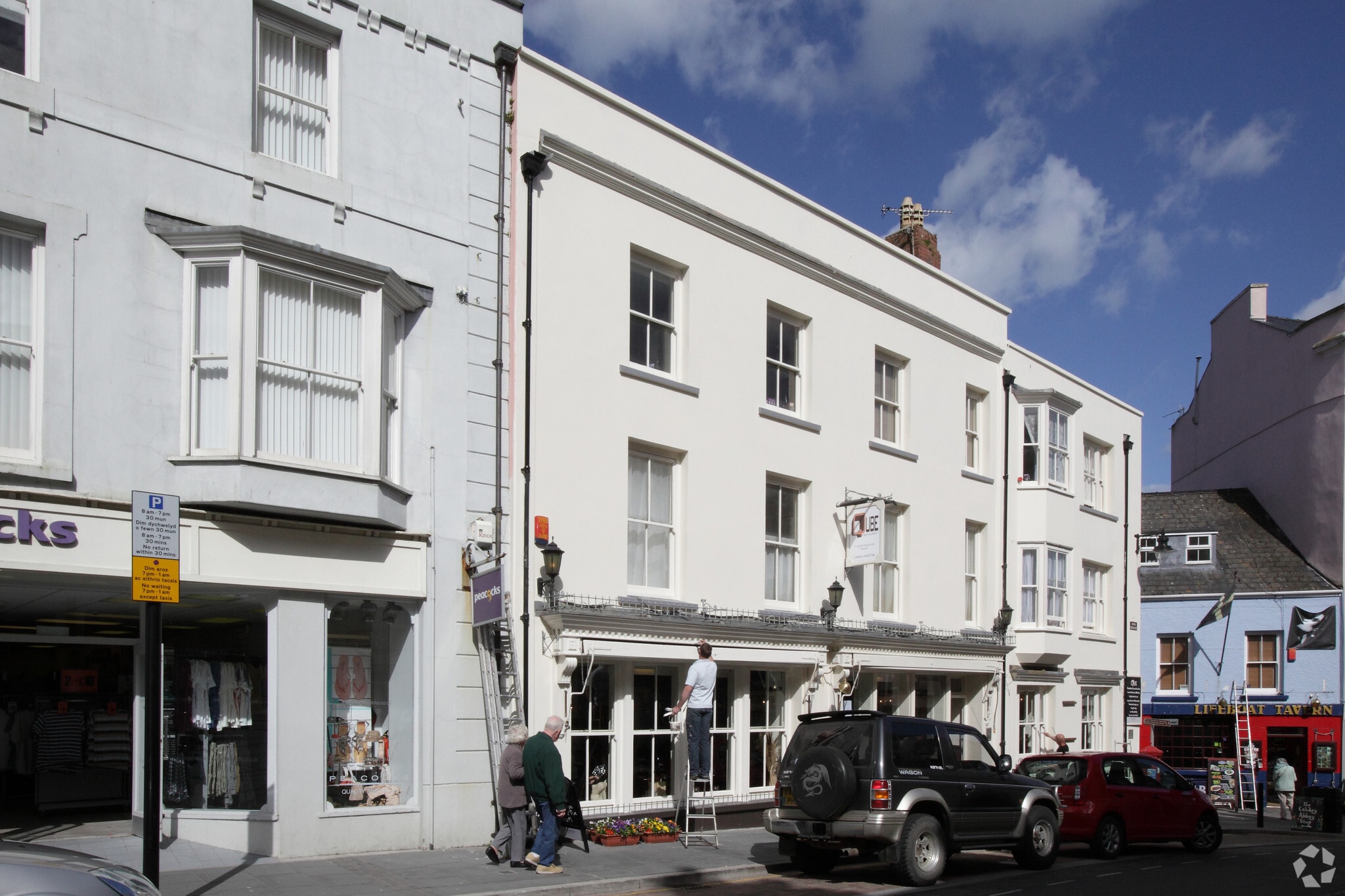2 Tudor Sq, Tenby to rent Primary Photo- Image 1 of 5