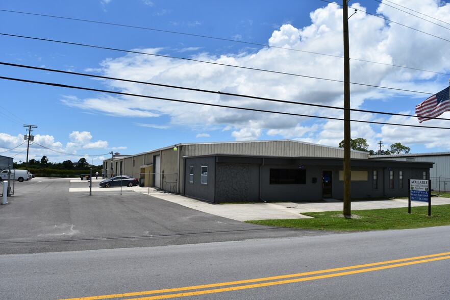 355 E Douglas Rd, Oldsmar, FL for rent - Building Photo - Image 3 of 14