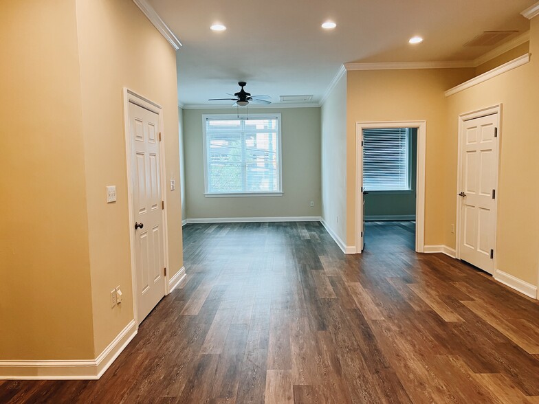 1800 Camden Rd, Charlotte, NC for rent - Interior Photo - Image 2 of 7