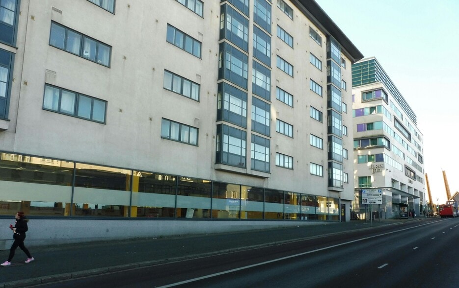 62 Exeter St, Plymouth to rent - Building Photo - Image 2 of 5