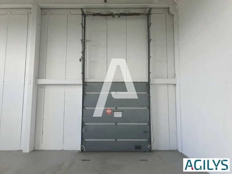 Light Industrial in Valenton to rent - Interior Photo - Image 3 of 6