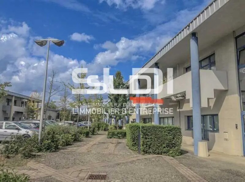 Allée Des Ginkgos, Bron to rent Building Photo- Image 1 of 11
