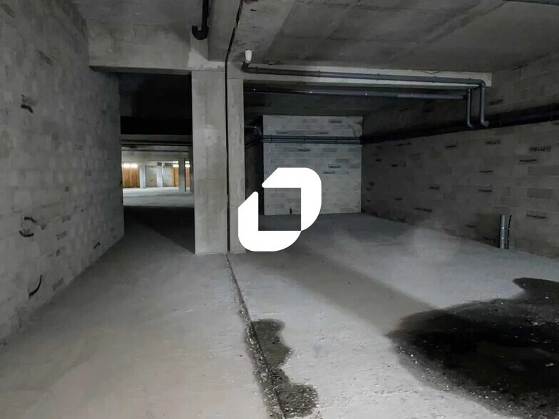 Retail in Bordeaux to rent - Interior Photo - Image 3 of 4