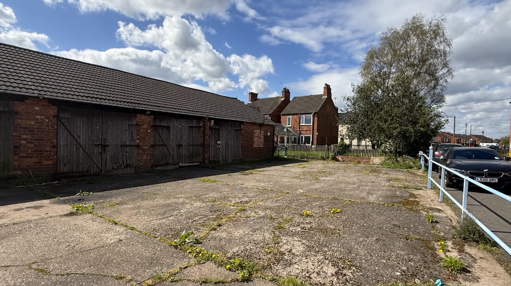 106 Oversetts Rd, Swadlincote to rent Building Photo- Image 1 of 3