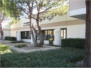 5385-5397 Truxtun Ave, Bakersfield, CA for rent Building Photo- Image 1 of 5