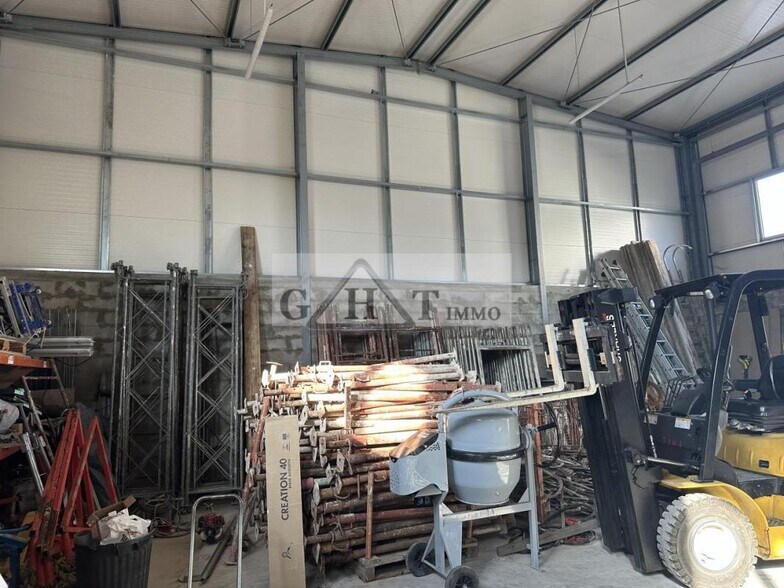 Industrial in Courtry to rent - Interior Photo - Image 3 of 3