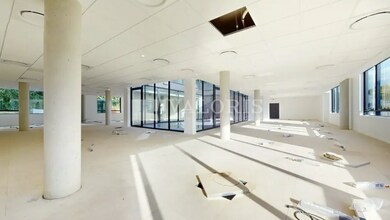 Office in Limonest to rent Interior Photo- Image 1 of 6