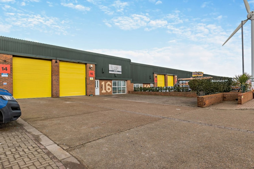 1 Manor Rd, Erith to rent - Building Photo - Image 1 of 7