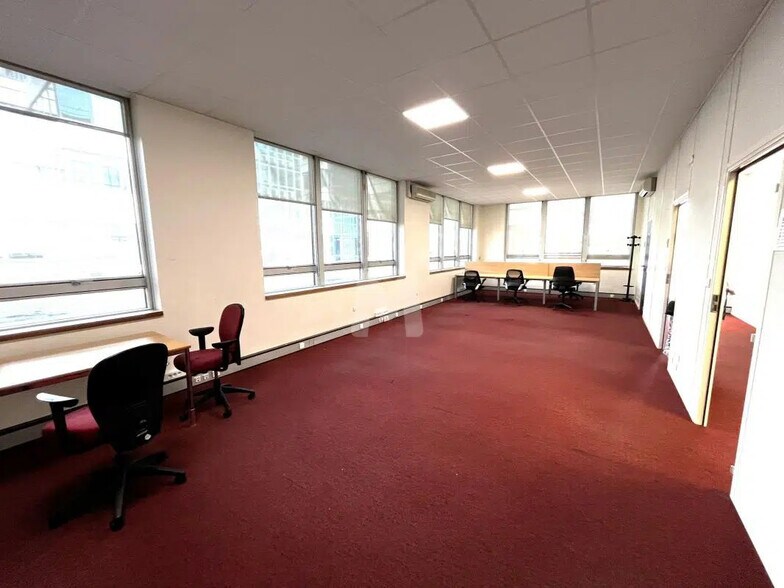 Office in Massy to rent - Interior Photo - Image 3 of 8