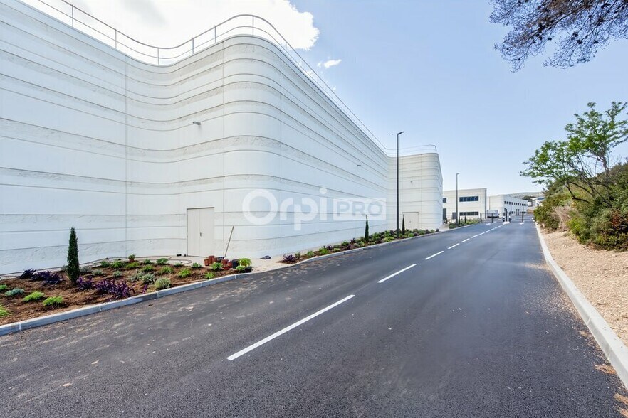 Industrial in La Ciotat to rent - Building Photo - Image 3 of 5
