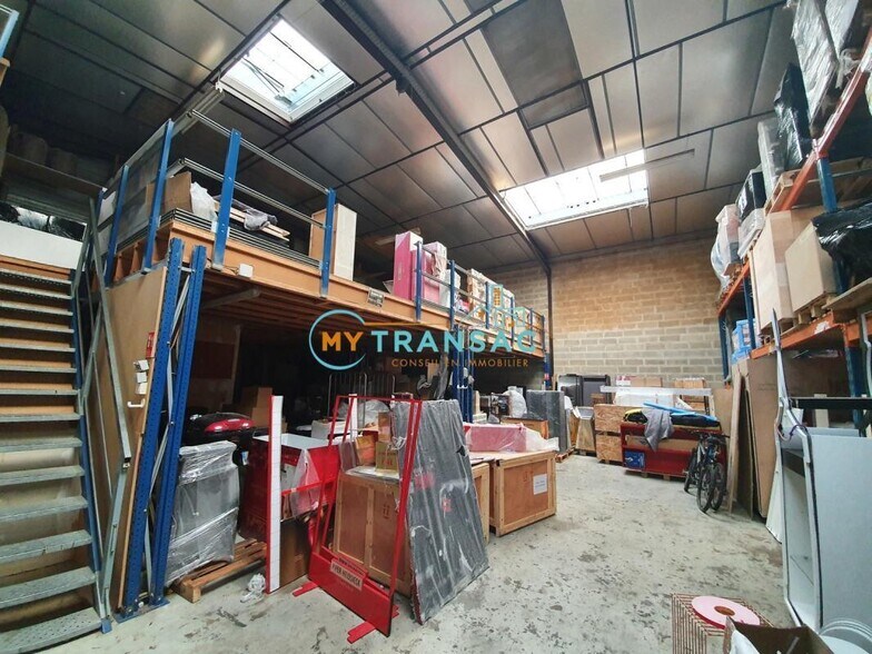 Light Industrial in Les Pavillons-sous-Bois to rent - Interior Photo - Image 3 of 3