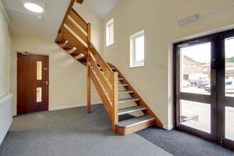 Lower Guildford Rd, Woking to rent Interior Photo- Image 2 of 2