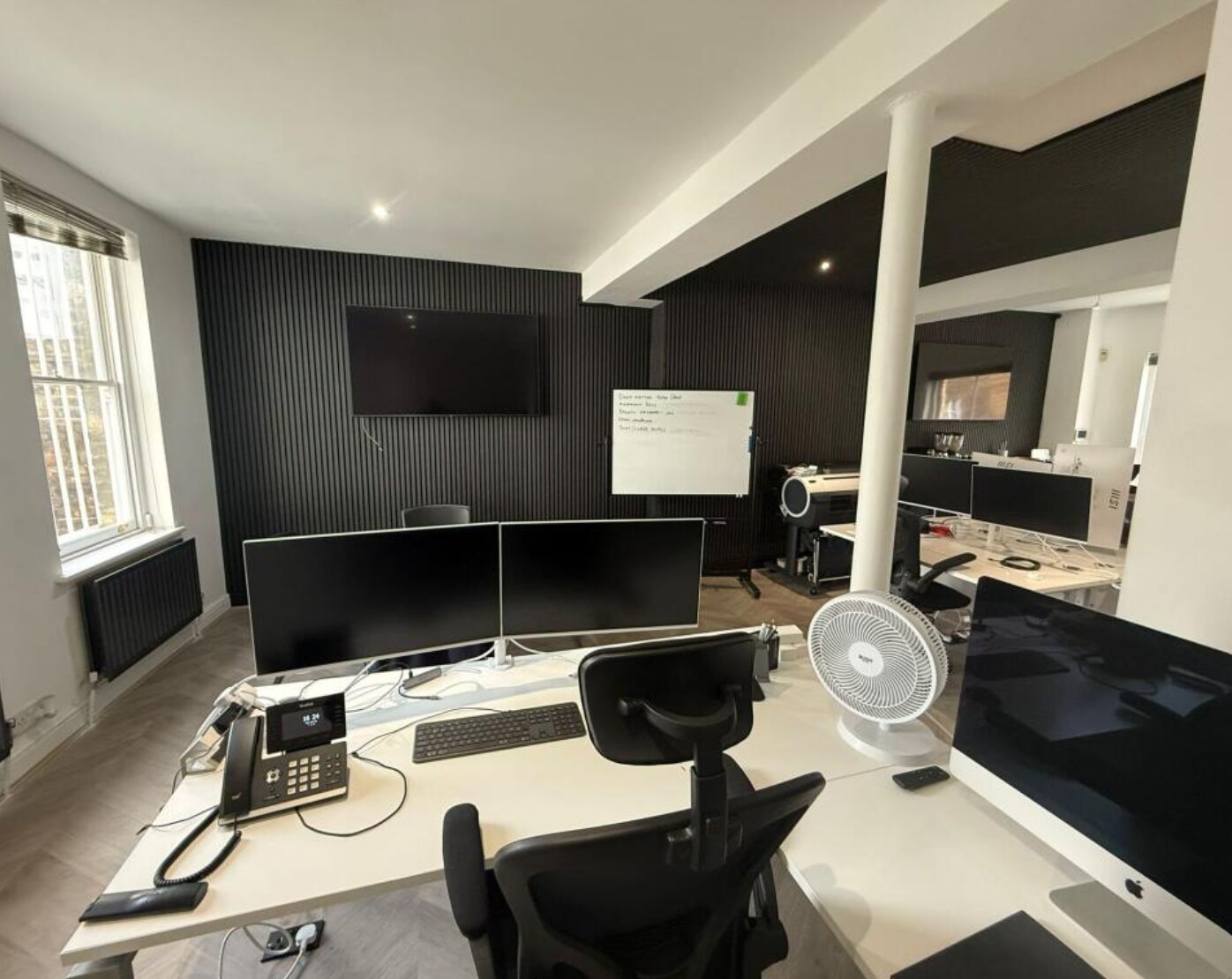 27 Holywell Row, London to rent Interior Photo- Image 1 of 3