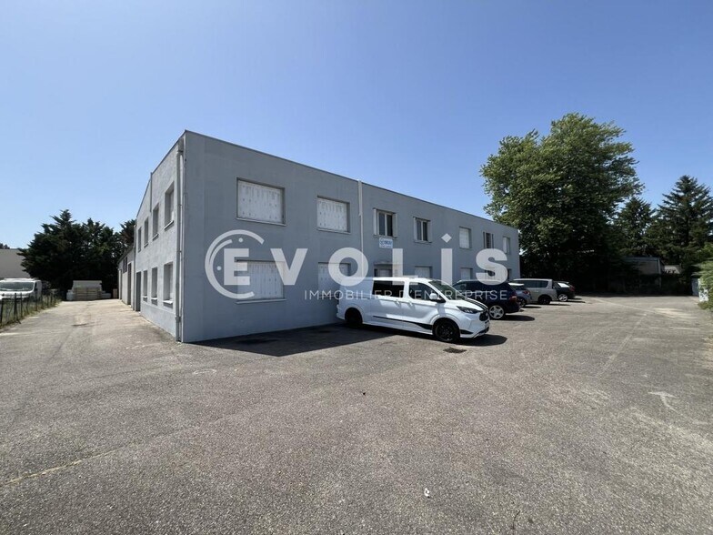 3 Rue Jean Macé, Saint-Symphorien-d'Ozon to rent - Building Photo - Image 3 of 23