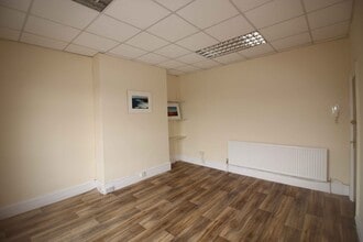 8 Gainsborough Rd, London to rent Interior Photo- Image 2 of 2