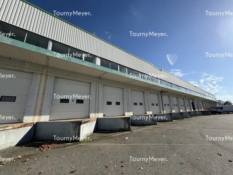 Industrial in Toulouse to rent - Building Photo - Image 3 of 9