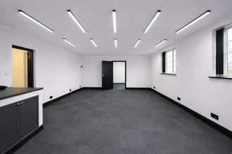 Sandown Road, Watford to rent Interior Photo- Image 2 of 10