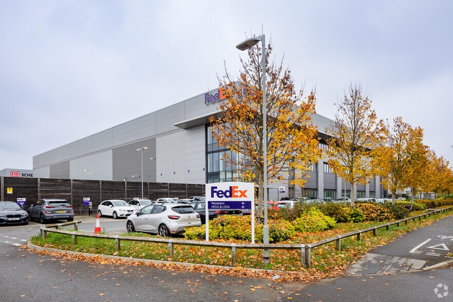 Great South West Rd, Feltham for sale - Primary Photo - Image 1 of 1