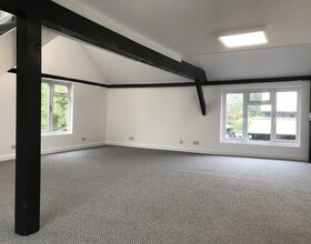 Croombe Hill Rd, East Grinstead to rent Interior Photo- Image 1 of 1