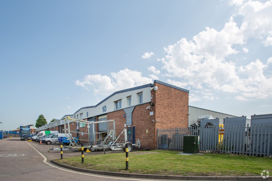 Watery Ln, Willenhall to rent - Building Photo - Image 2 of 4