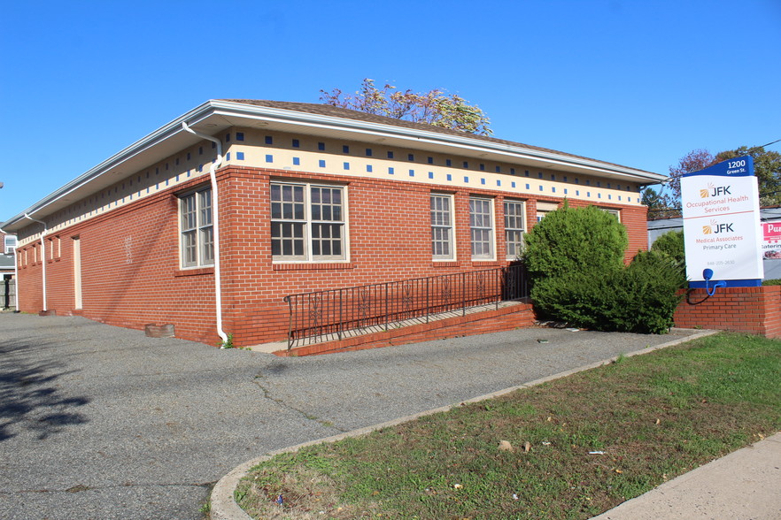 1200 Green St, Iselin, NJ for sale - Building Photo - Image 1 of 1