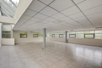 Industrial in Tremblay-en-France to rent Interior Photo- Image 1 of 2