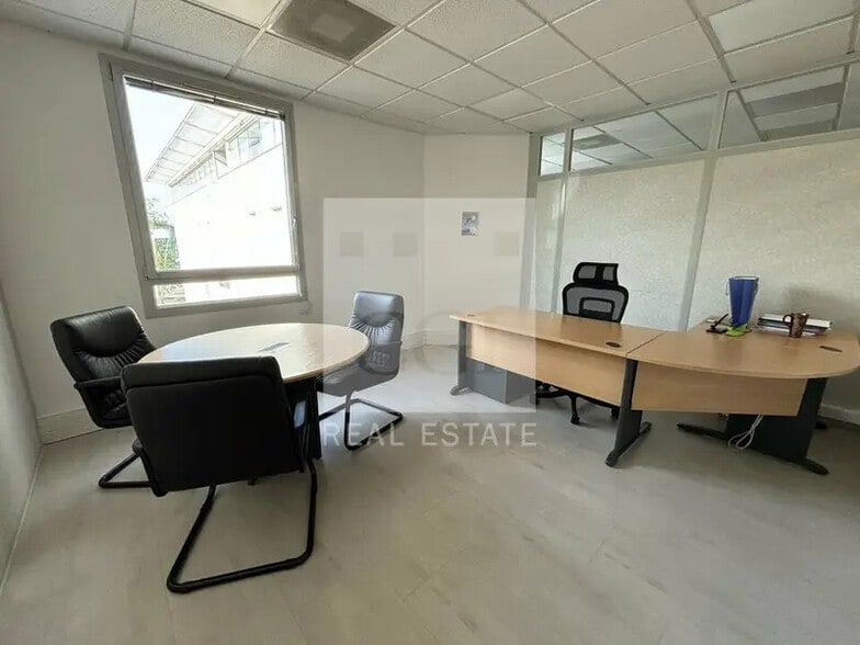 9 Allée Irène Joliot Curie, Saint-Priest to rent - Interior Photo - Image 2 of 13