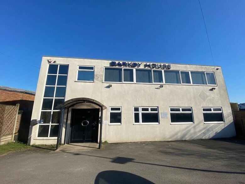 99 Barkby Rd, Leicester to rent - Building Photo - Image 1 of 44