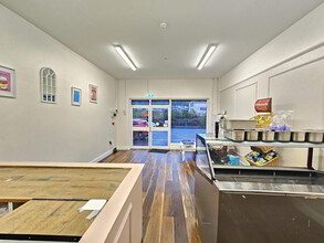 23 Railway Av, Newry for rent Interior Photo- Image 2 of 4