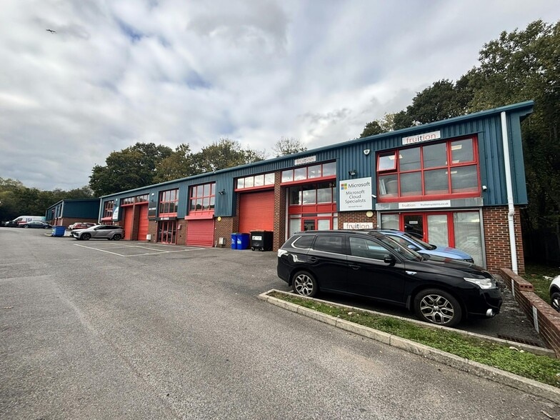 Claylands Rd, Bishops Waltham to rent - Building Photo - Image 3 of 16