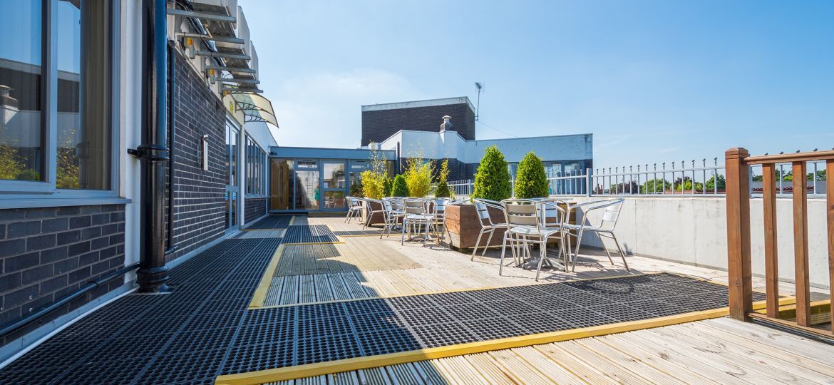 Tudor Sq, West Bridgford to rent Building Photo- Image 1 of 9