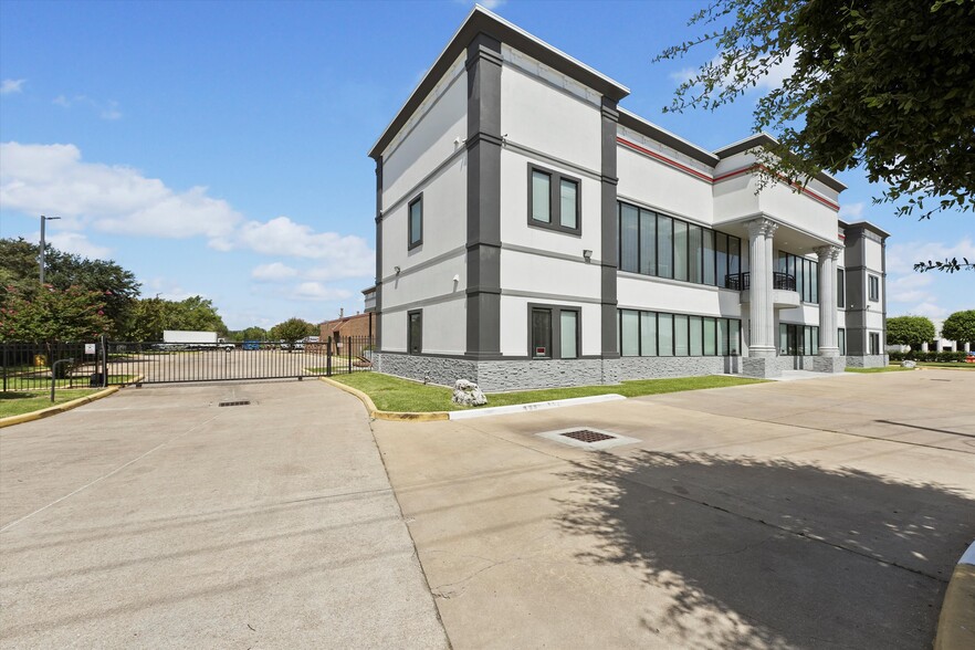 9200 W Sam Houston Pky S, Houston, TX for rent - Building Photo - Image 2 of 64