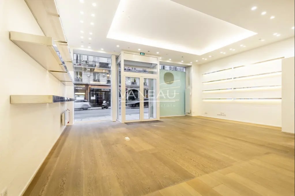 Retail in Paris to rent Interior Photo- Image 1 of 5